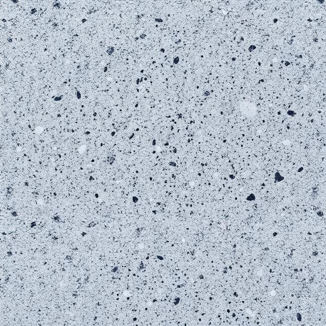Échantillon de granit gris poli, grain cristallin